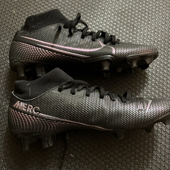 Nike girls size 5 merc  soccer cleats - Picture 2 of 7
